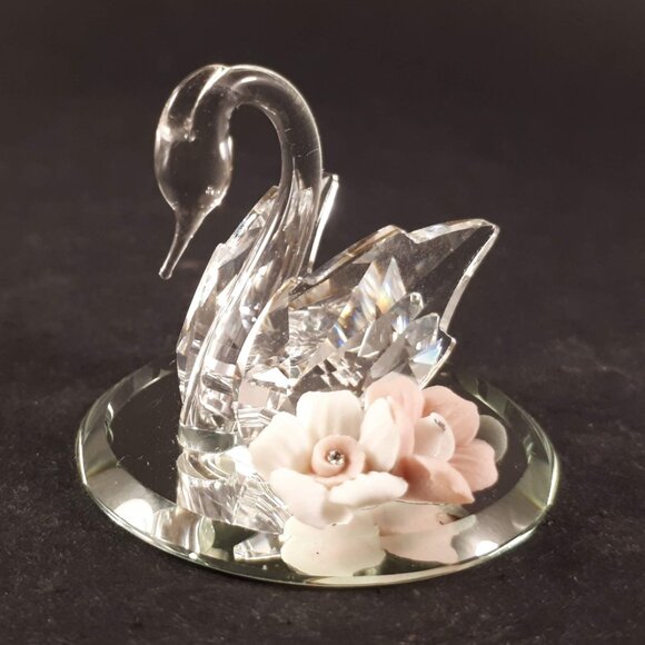 Crystal Swan with ceramic Flowers made with Swarovski crystal - Picture 9 of 10